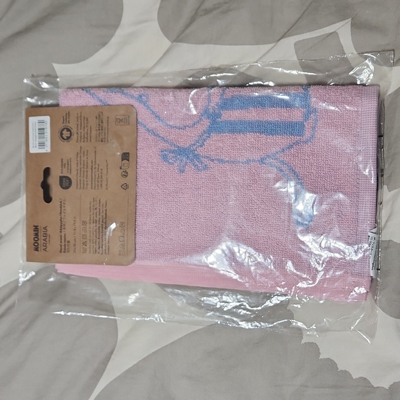 Arabia Moomin Family Time Pink/ Light Blue Guest Towel 80th Anniversary - Picture 3 of 5